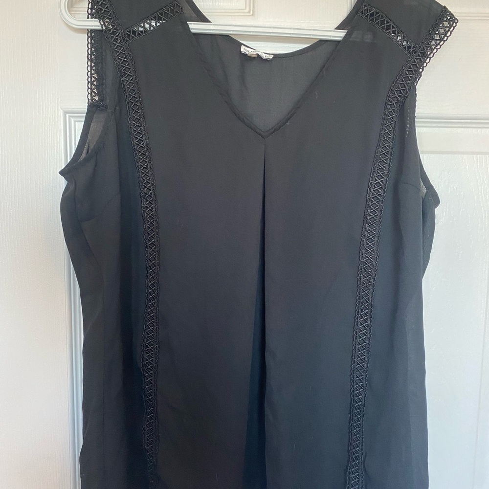 SIONI Black V-Neck Sleeveless Blouse with Crochet Lace Trim - Size Large